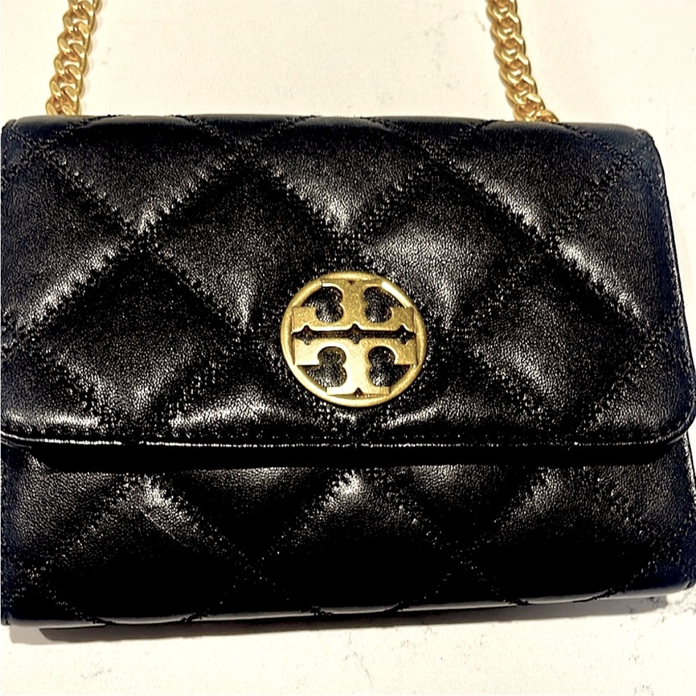 Tory Burch Quilted Leather Crossbody 
Gold Chain Strap 
Gold Tory Burch logo